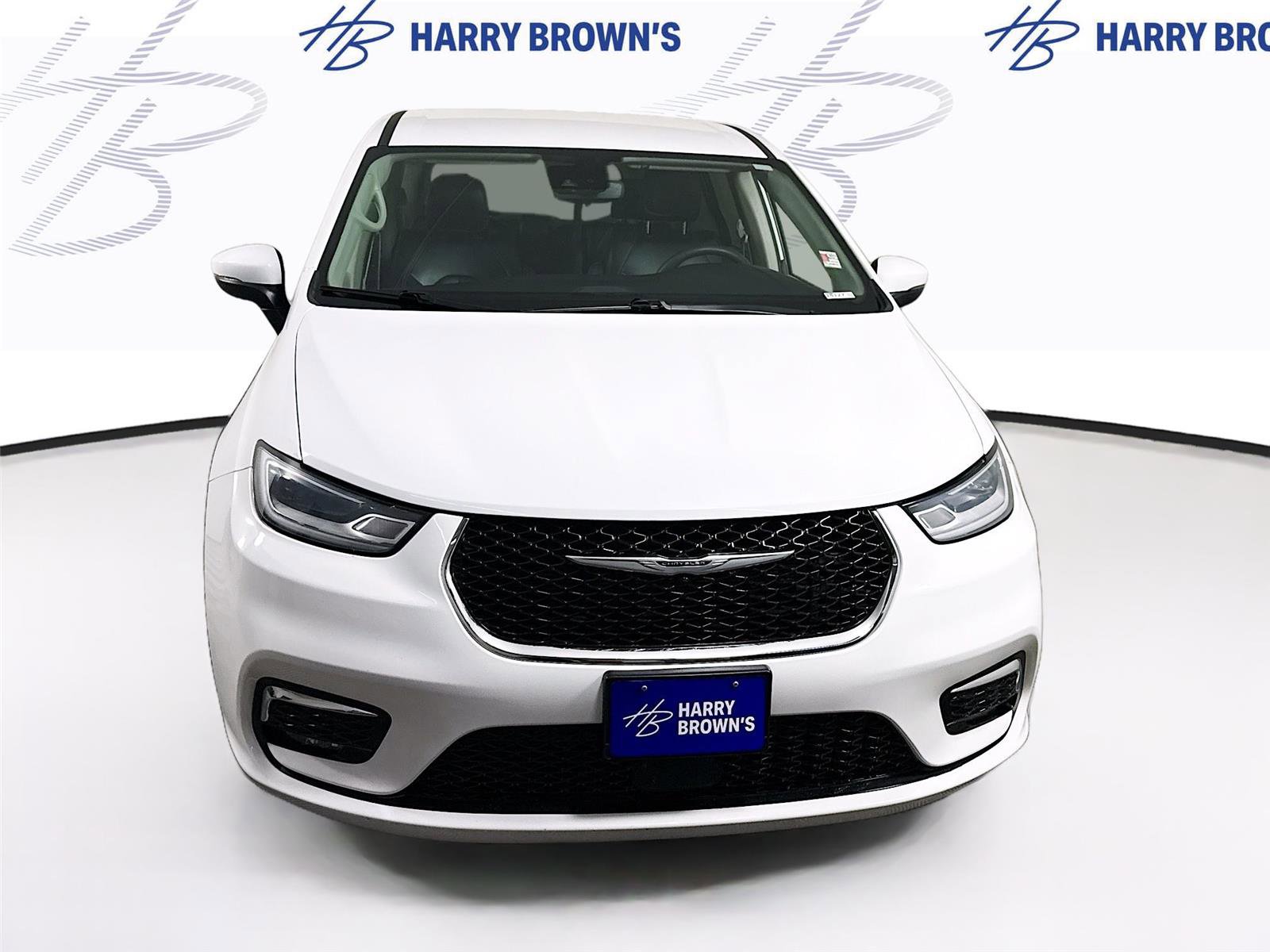 Used 2023 Chrysler Pacifica Touring-L image 27