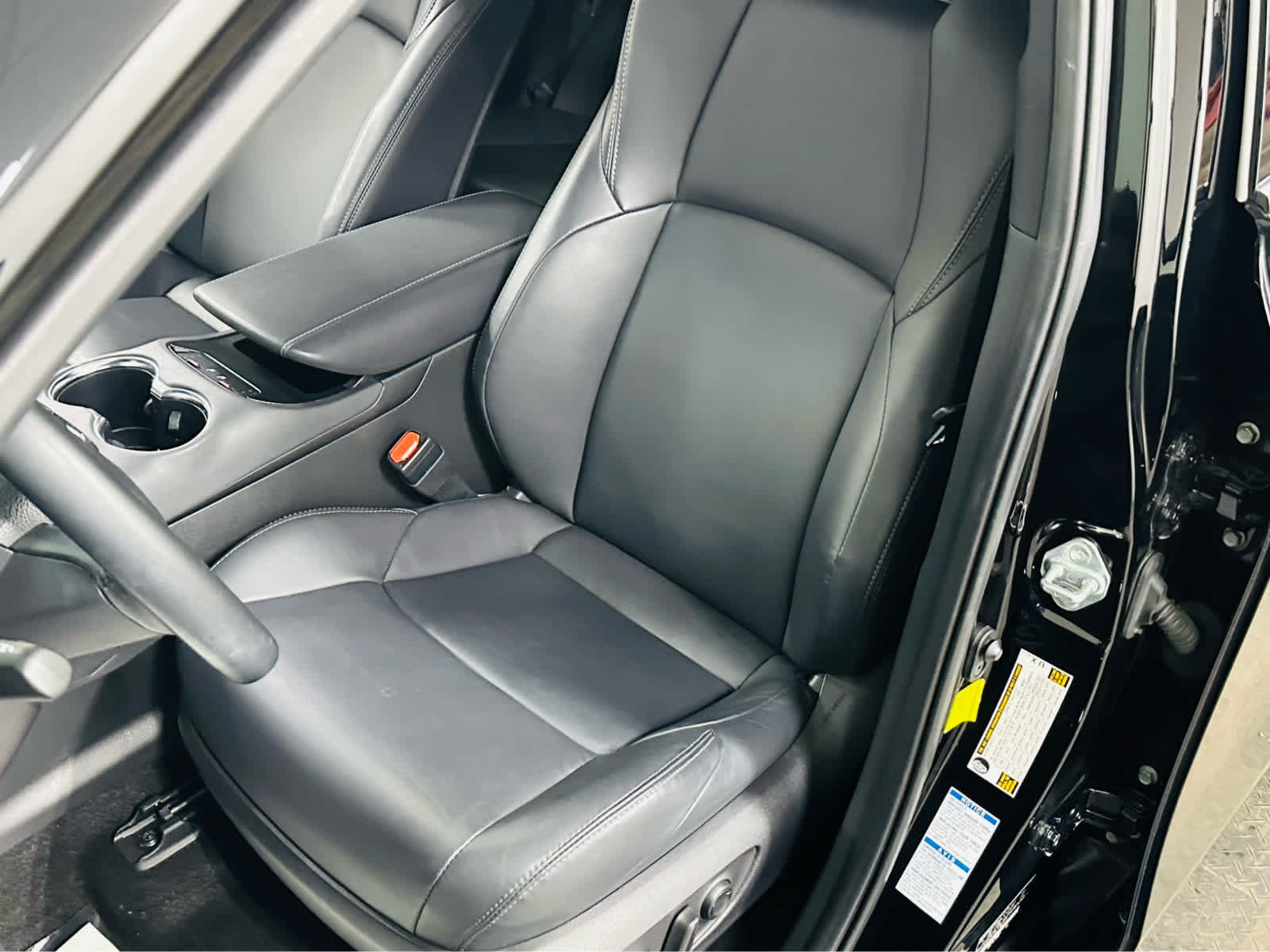 Certified 2022 Toyota Venza XLE AWD/4WD image 22