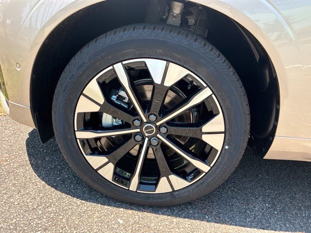 New 2026 Volvo XC60 B5 Plus w/ Protection Package Premier AWD/4WD image 16