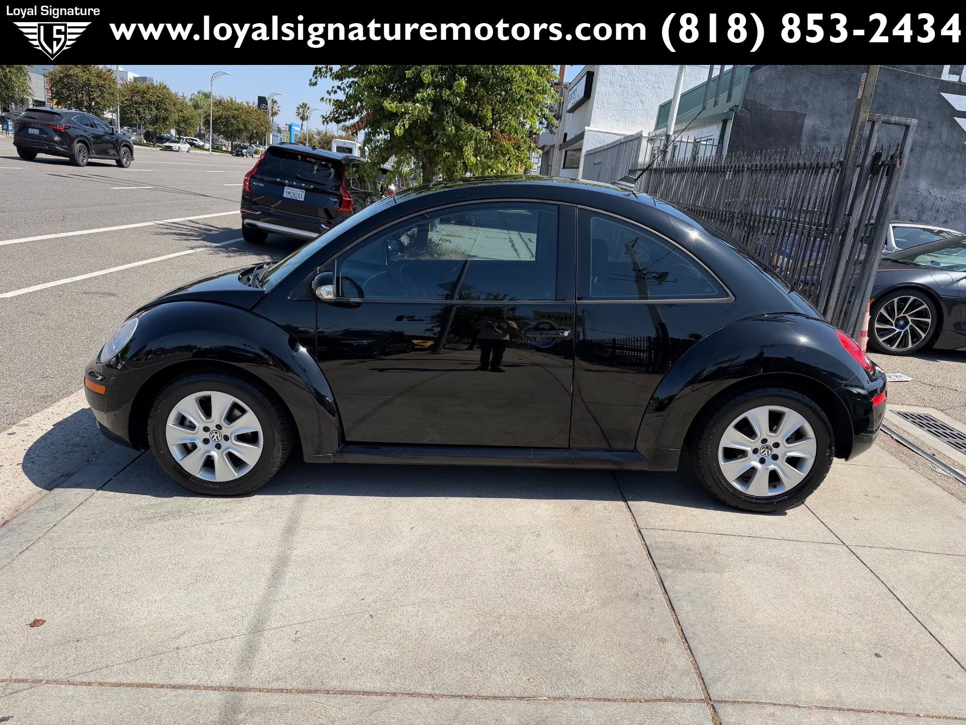 Used 2009 Volkswagen Beetle S FWD image 4