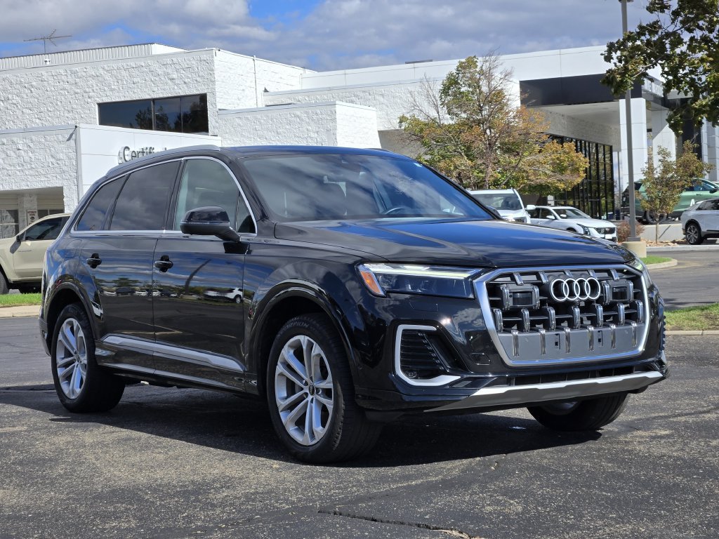 Used 2025 Audi Q7 2.0T Premium w/ Convenience Package AWD/4WD image 2