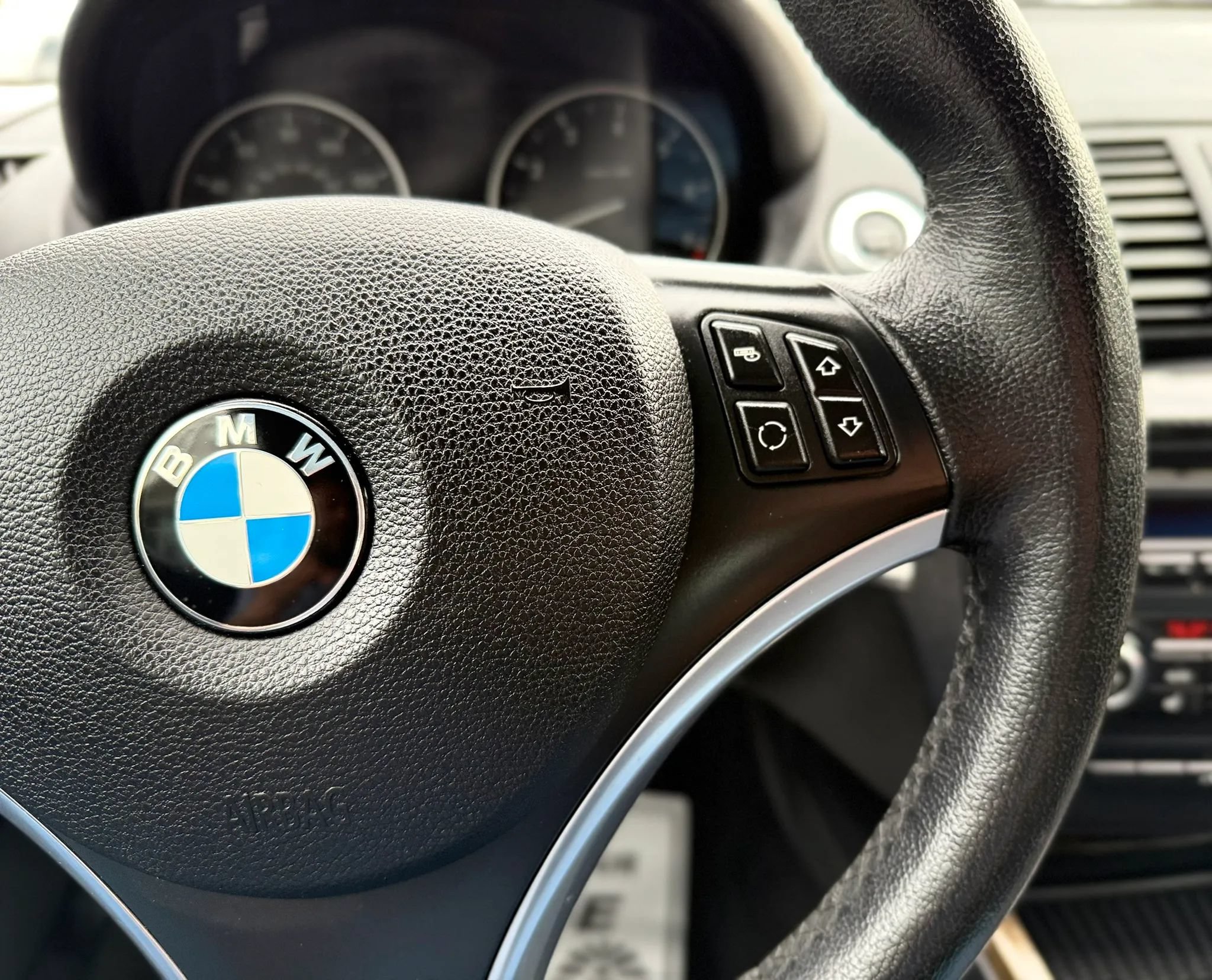 Used 2011 BMW 128i Convertible RWD image 21