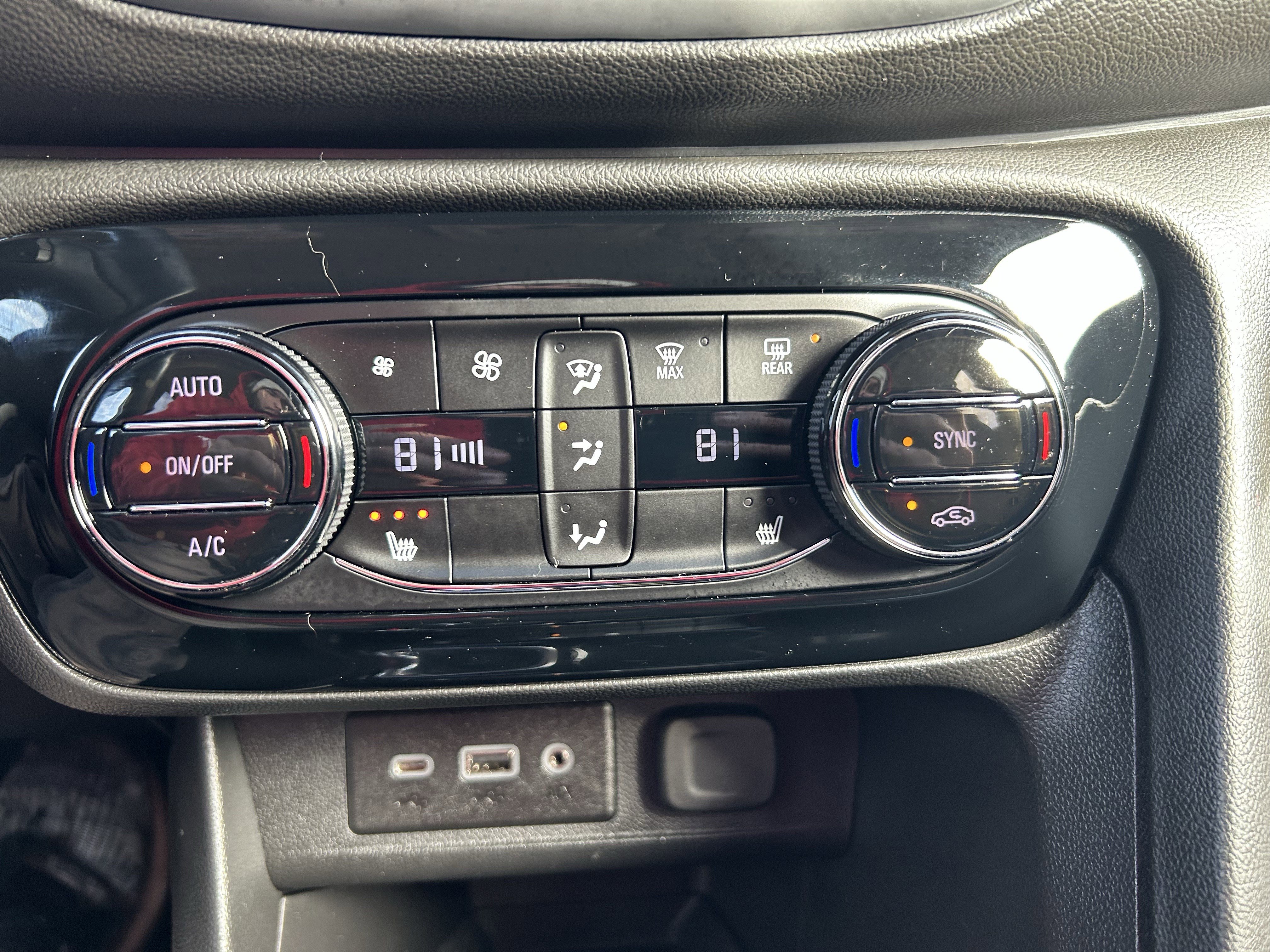 Used 2020 Buick Encore GX Select image 23