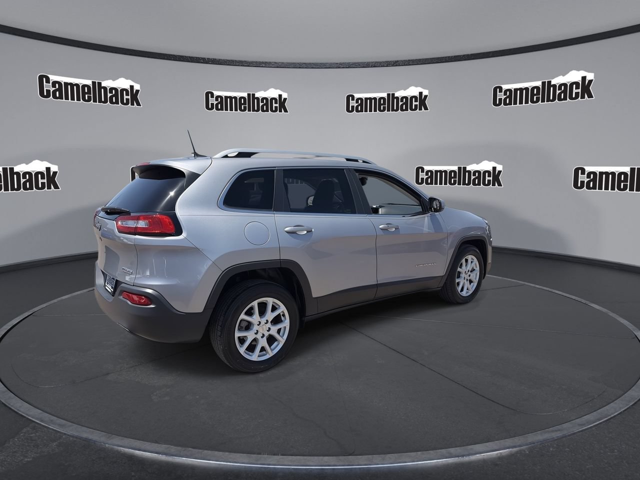 Used 2018 Jeep Cherokee Latitude Plus w/ Comfort/Convenience Group FWD image 7