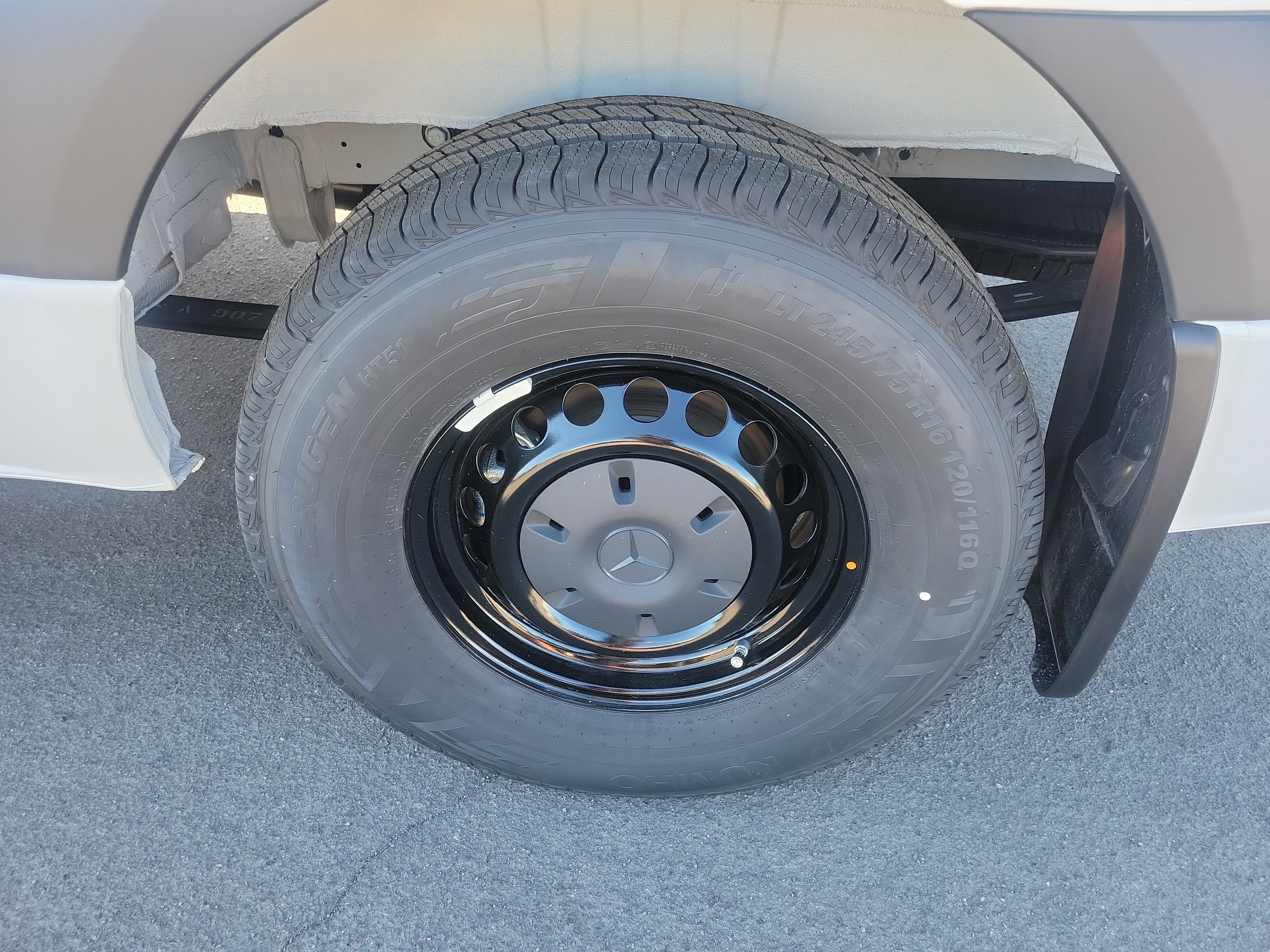 Used 2025 Mercedes-Benz Sprinter 2500 image 5