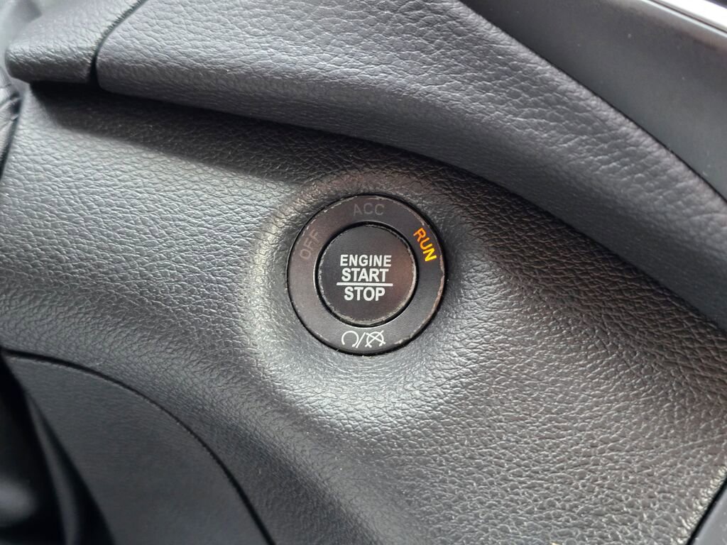 Used 2019 Jeep Cherokee Limited w/ Technology Group image 26