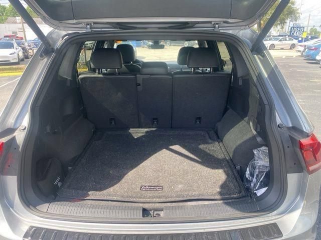 Used 2024 Volkswagen Tiguan SE R-Line AWD/4WD image 8