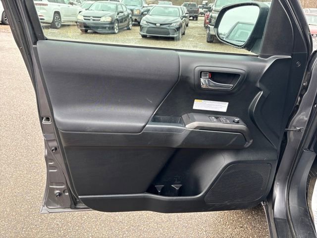 Used 2017 Toyota Tacoma SR5 image 8