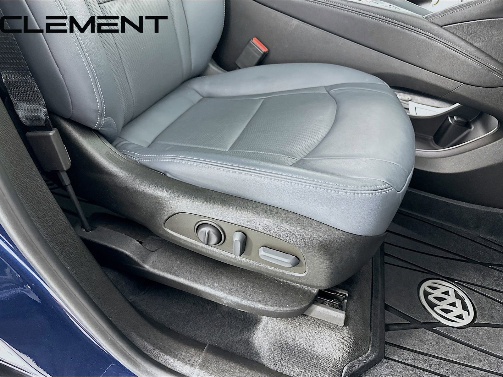 Used 2022 Buick Enclave Essence w/ Experience Buick Package image 37