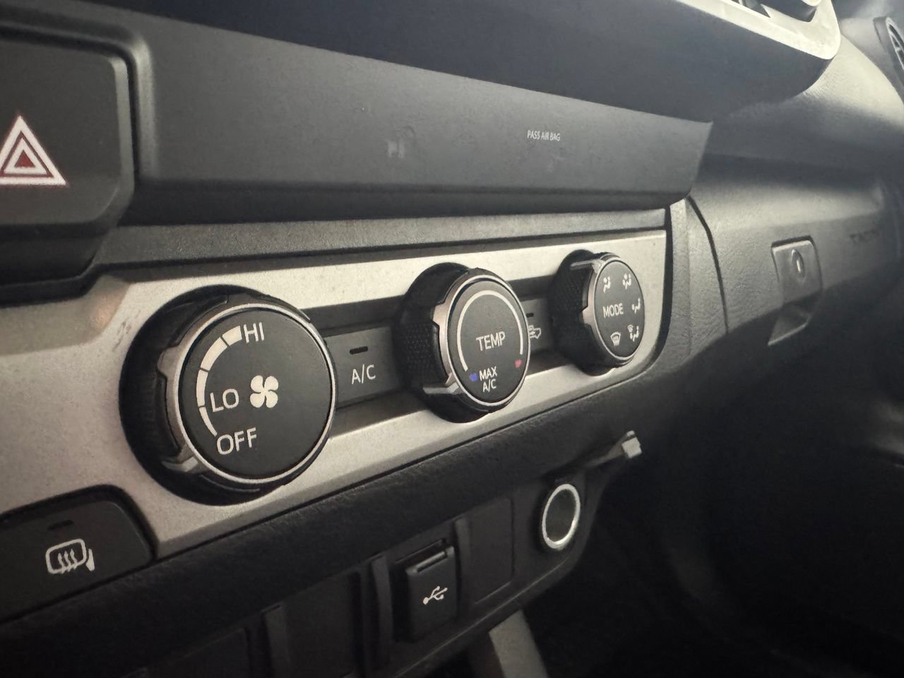 Used 2020 Toyota Tacoma SR w/ SR Convenience Package RWD image 25