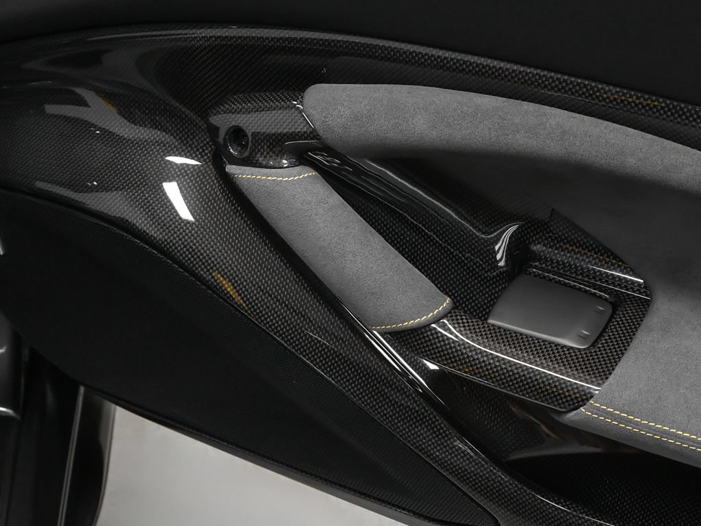 Certified 2022 Ferrari F8 Tributo RWD image 33
