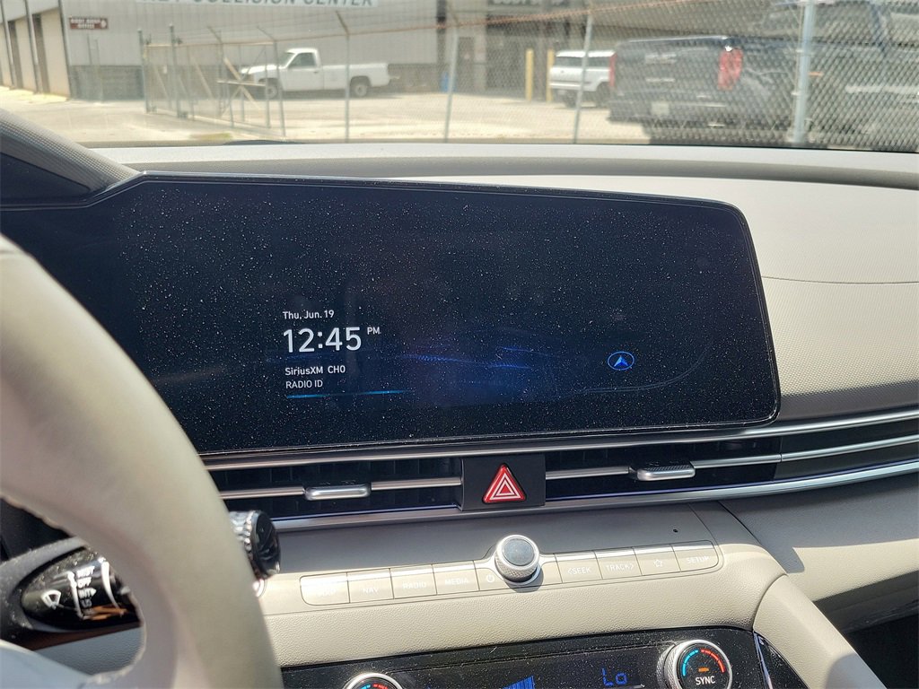 Used 2025 Hyundai Elantra SEL image 18