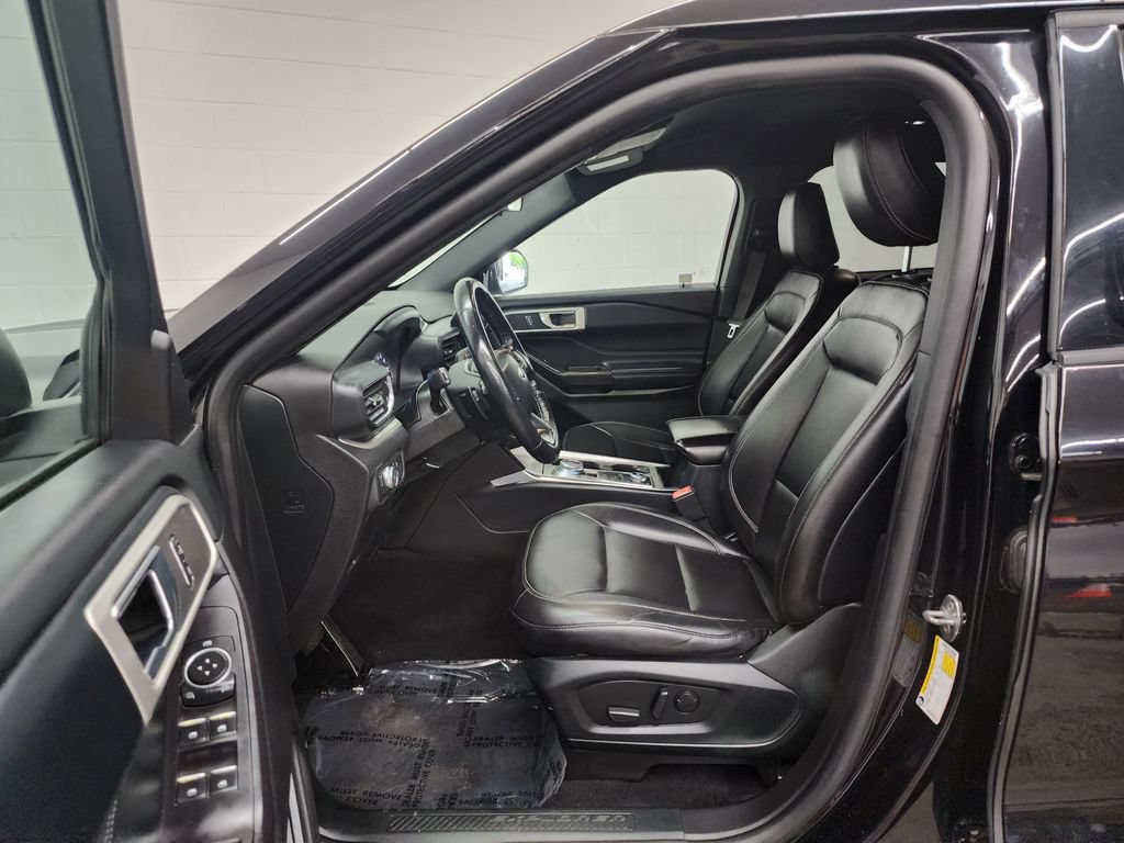 Used 2020 Ford Explorer XLT w/ Equipment Group 202A AWD/4WD image 12