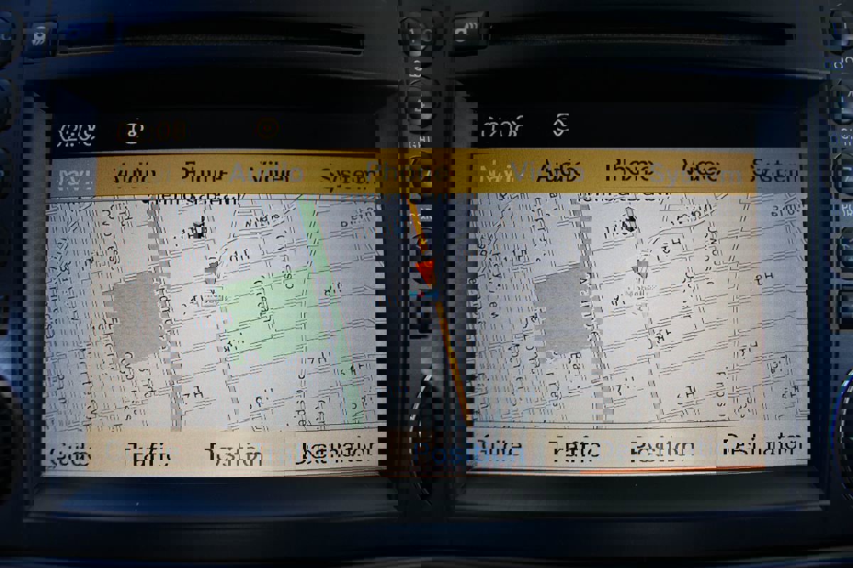 Used 2011 Mercedes-Benz SL 550 image 24