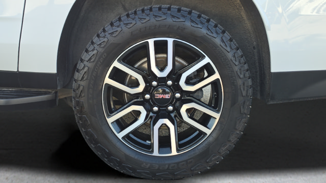 Used 2022 GMC Yukon XL AT4 w/ Technology Package AWD/4WD image 59