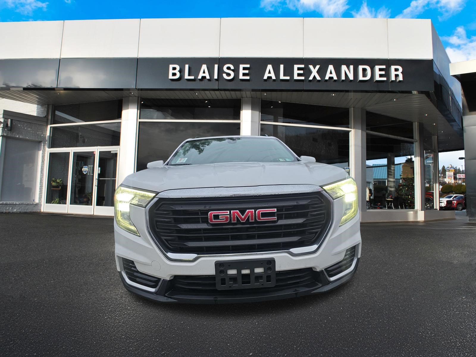 Used 2023 GMC Terrain SLE w/ Driver Convenience Package AWD/4WD image 8