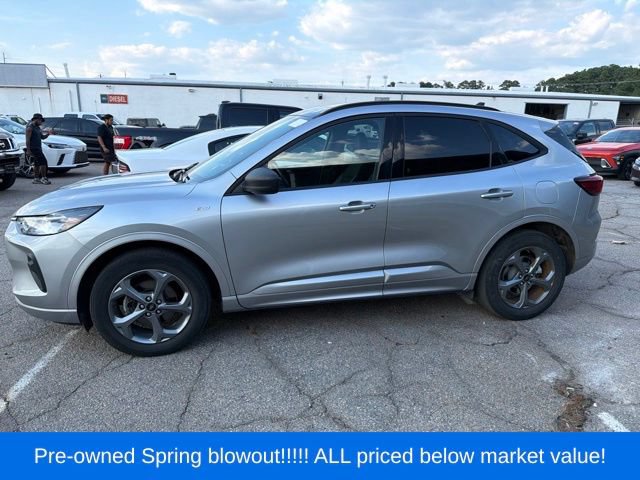 Used 2023 Ford Escape ST-Line w/ Tech Pack #1 AWD/4WD image 3