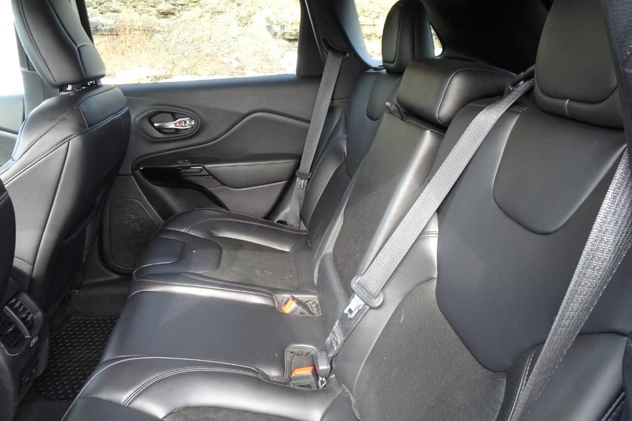 Used 2020 Jeep Cherokee Latitude Plus image 16