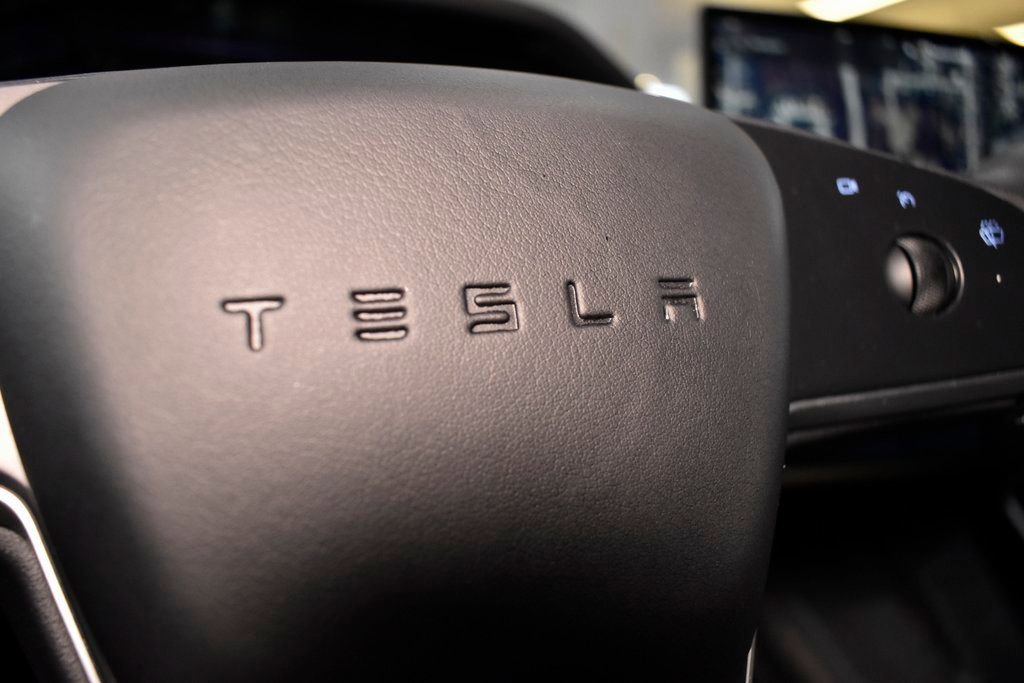 Used 2023 Tesla Model S Standard Range image 28