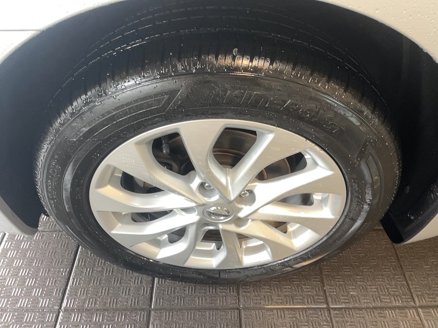 Used 2017 Nissan Sentra SV w/ Style Package FWD image 4