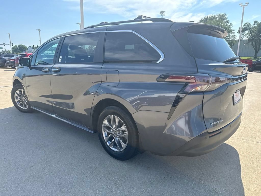 Certified 2025 Toyota Sienna XLE w/ XLE Plus Package AWD/4WD image 5