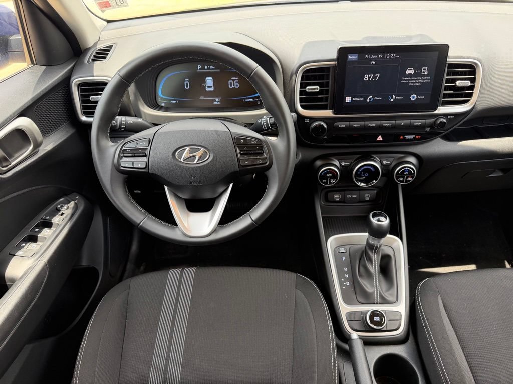 Used 2025 Hyundai Venue SEL FWD image 16