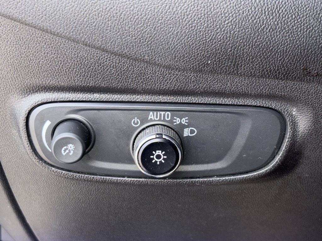 Used 2023 Chevrolet Equinox RS w/ RS Leather Package FWD image 26