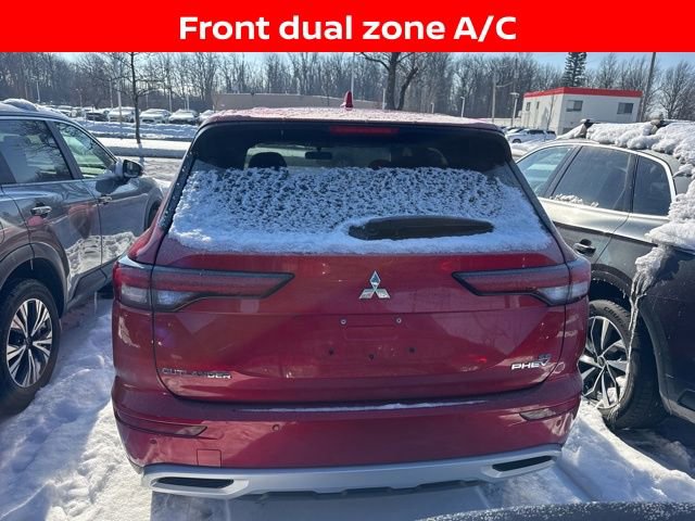 Used 2023 Mitsubishi Outlander SE image 3