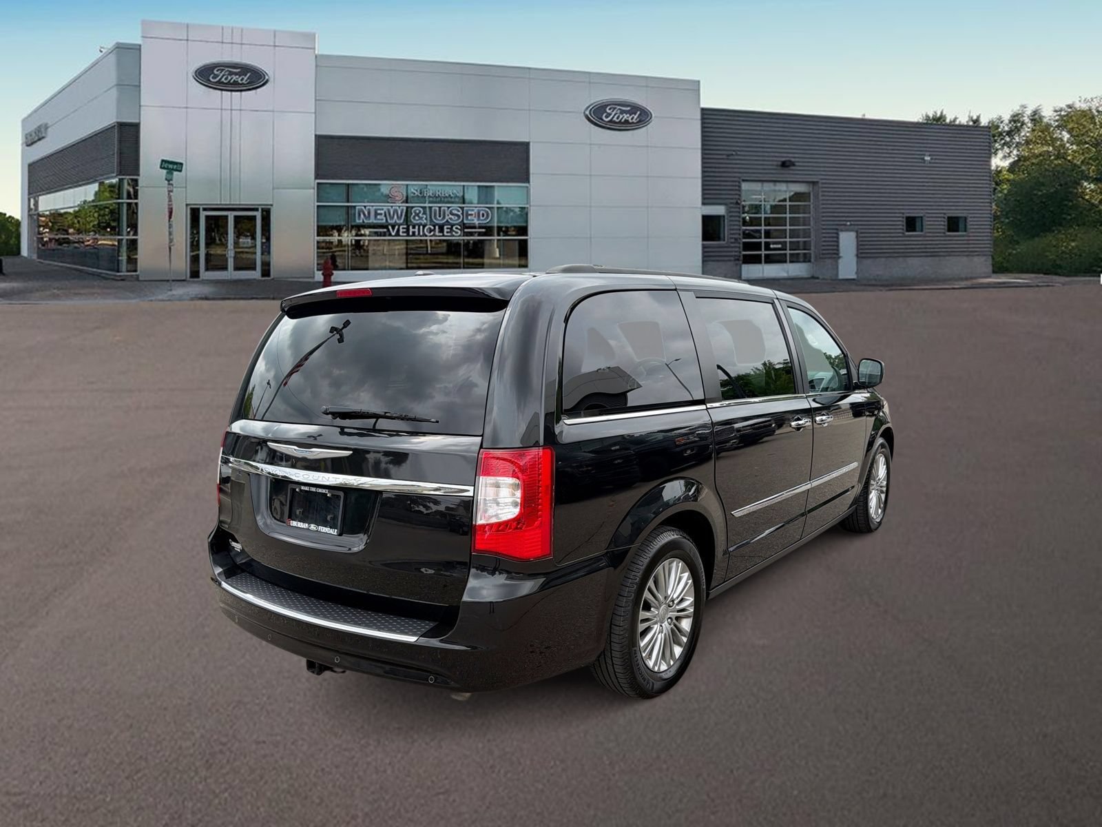 Used 2016 Chrysler Town & Country Touring-L w/ Driver Convenience Group FWD image 9