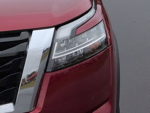 Used 2023 Nissan Pathfinder SL AWD/4WD image 17