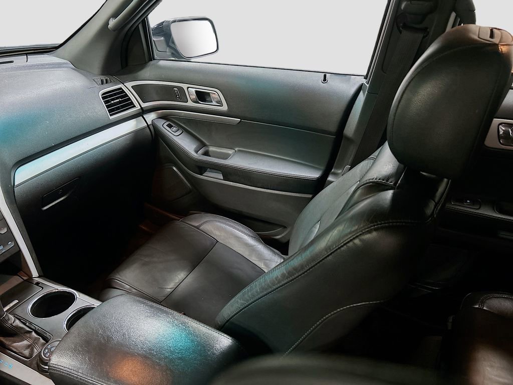 Used 2014 Ford Explorer XLT w/ Equipment Group 202A image 22