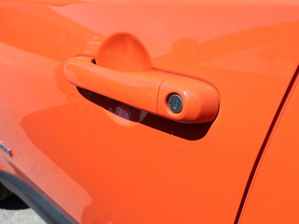 Used 2015 Jeep Renegade Latitude AWD/4WD image 18