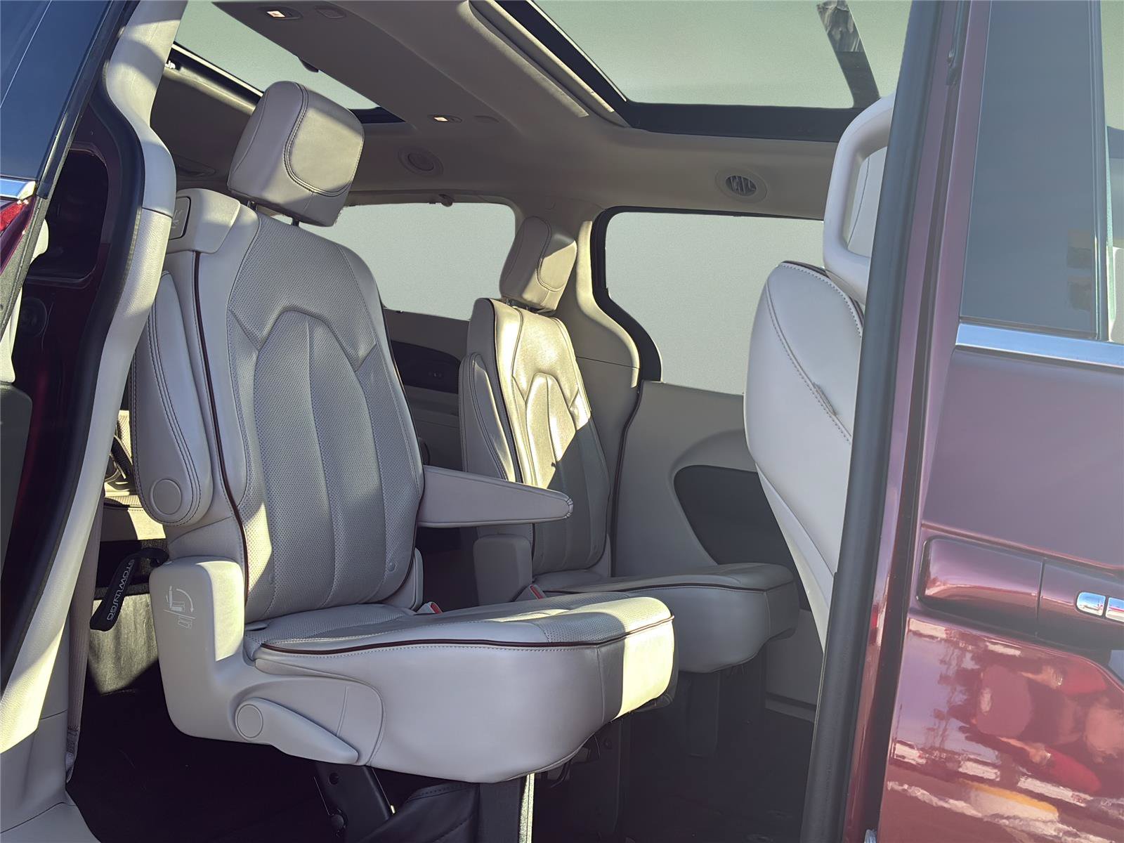 Used 2017 Chrysler Pacifica Limited image 38