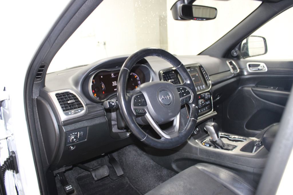 Used 2022 Jeep Grand Cherokee Laredo X image 17