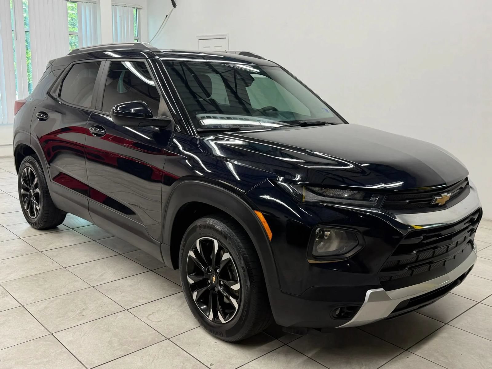 Used 2021 Chevrolet TrailBlazer LT w/ Convenience Package FWD image 1