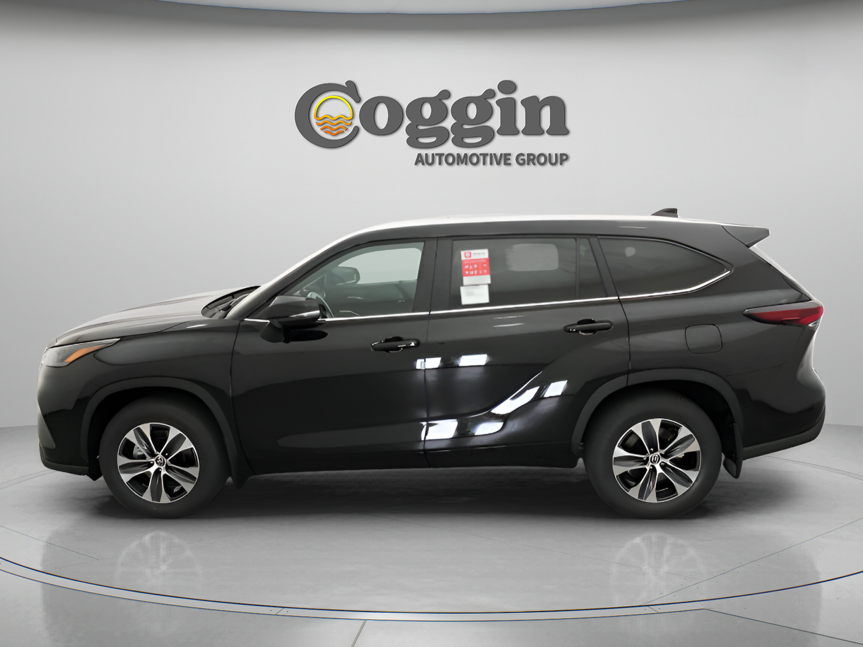 Certified 2026 Toyota Highlander XLE AWD/4WD image 3