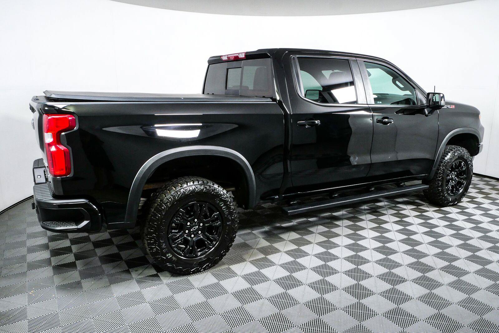 Used 2022 Chevrolet Silverado 1500 ZR2 w/ Technology Package AWD/4WD image 2
