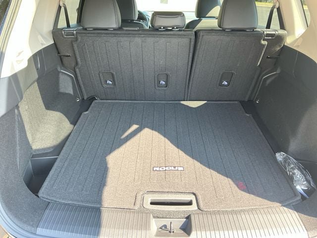 New 2026 Nissan Rogue Dark Armor AWD/4WD image 18