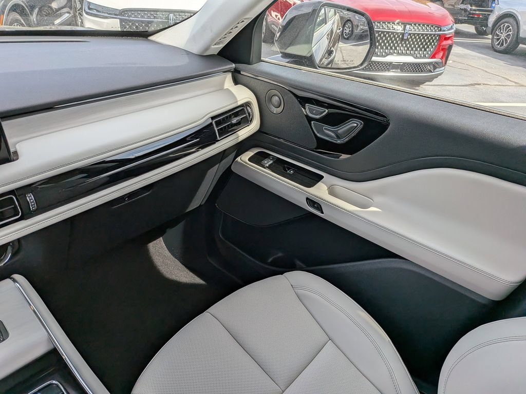 New 2026 Lincoln Aviator Reserve w/ Jet Appearance Package RWD image 20