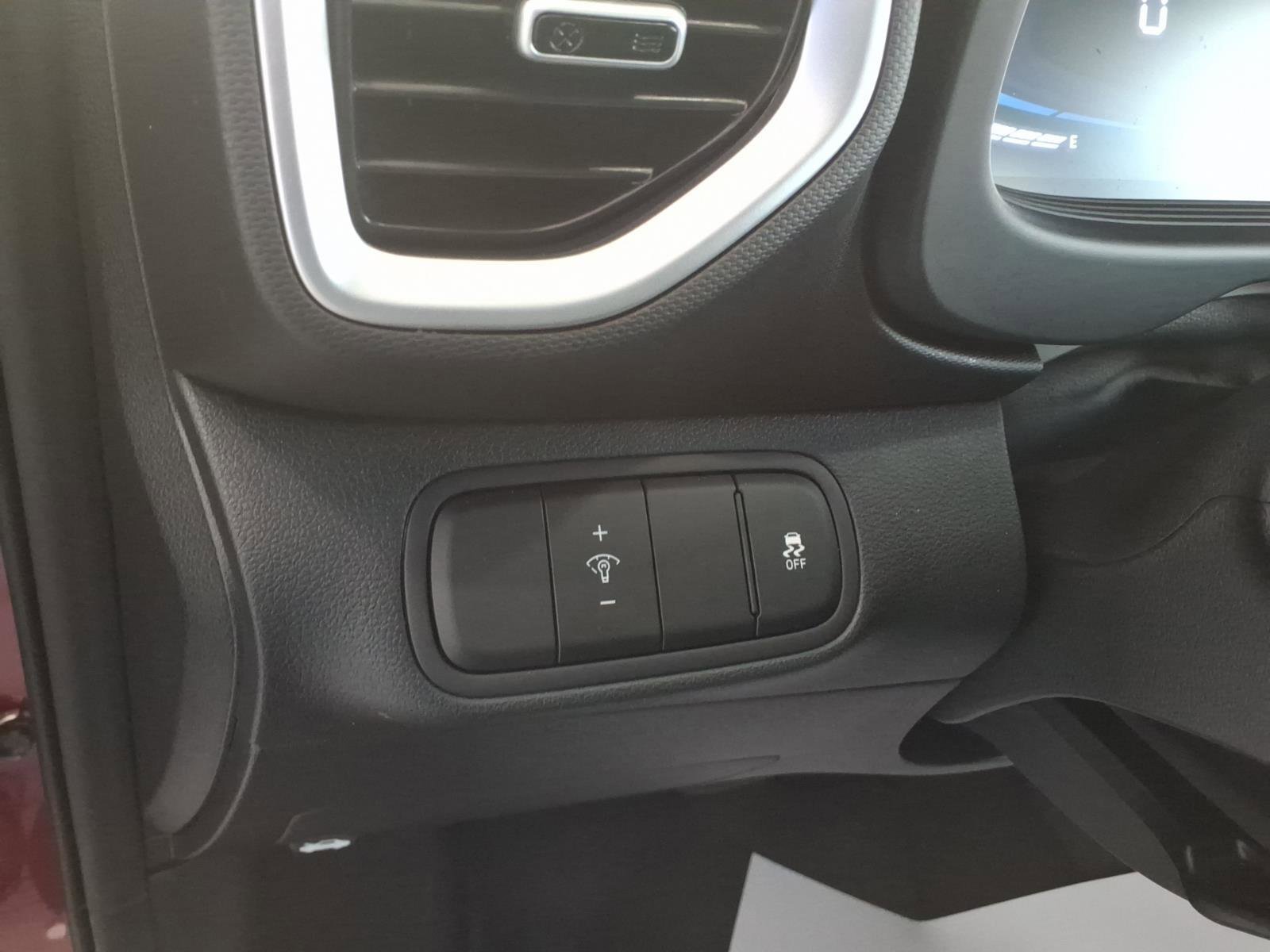 Certified 2025 Hyundai Venue SEL FWD image 19