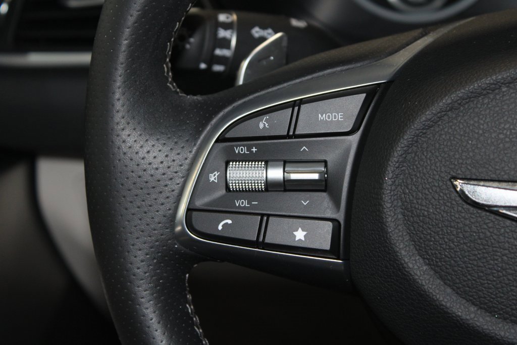 Used 2023 Genesis G70 2.0T image 19