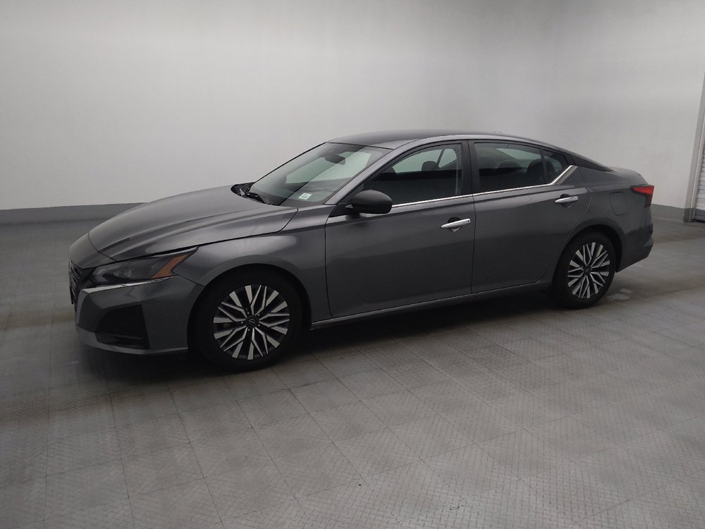 Used 2024 Nissan Altima 2.5 SV FWD image 2