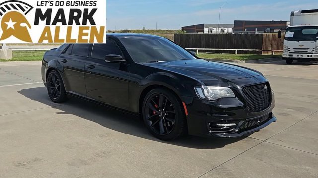 Used 2023 Chrysler 300 C RWD image 2