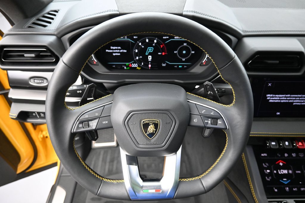 Used 2025 Lamborghini Urus SE AWD/4WD image 19