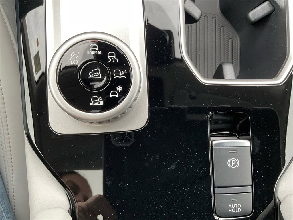 New 2025 Mitsubishi Outlander SE image 34