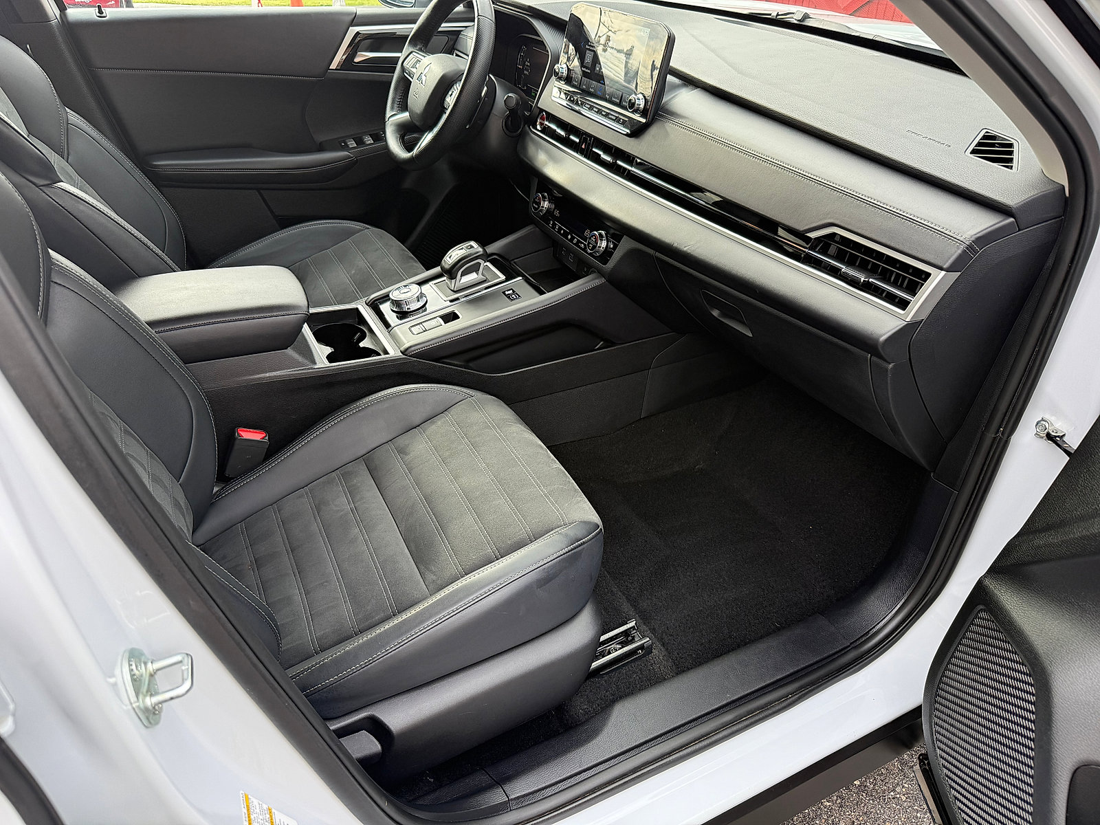 Used 2024 Mitsubishi Outlander Ralliart image 47