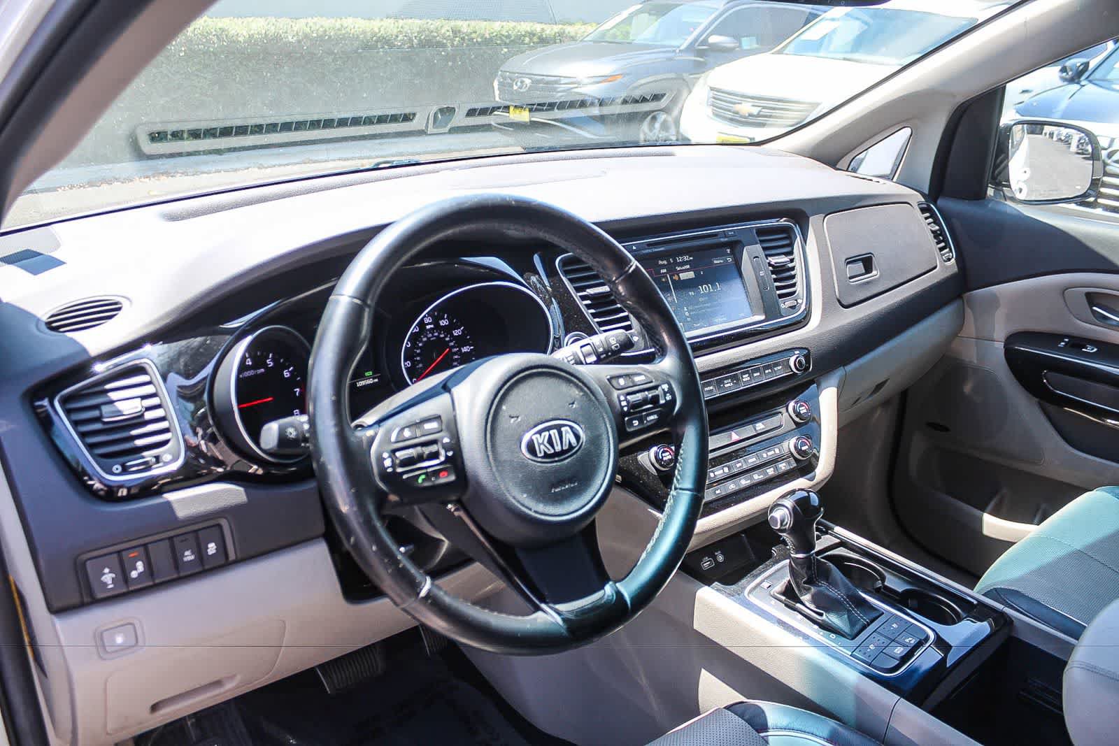 Used 2015 Kia Sedona SX FWD image 22