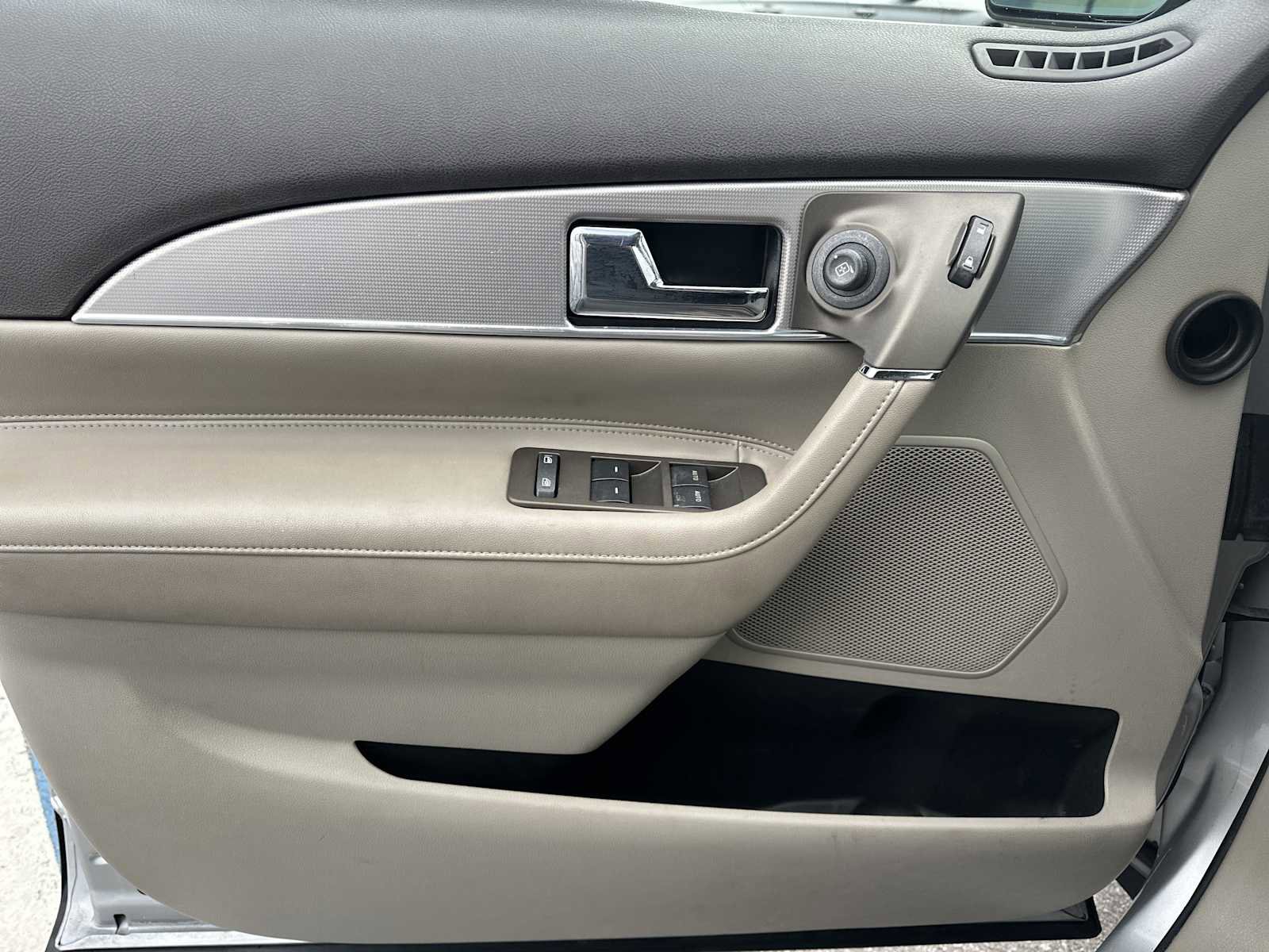 Used 2012 Lincoln MKX FWD w/ Class II Trailer Tow Pkg image 20