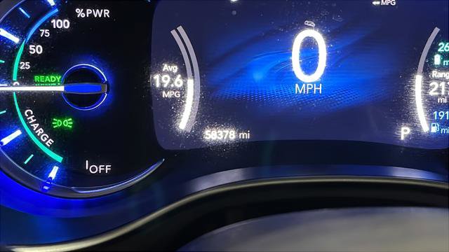 Used 2024 Chrysler Pacifica Select image 10