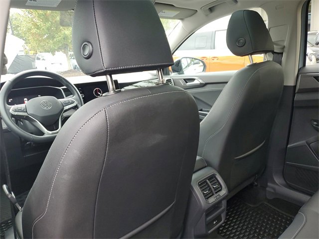 Certified 2025 Volkswagen Taos SE image 12